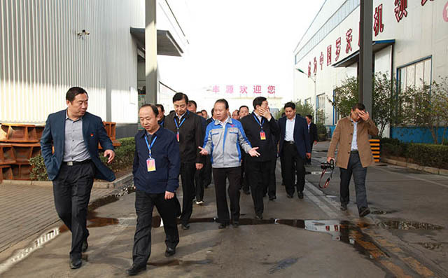 區(qū)人大在布洛爾制造車間 區(qū)人大在布洛爾制造車間